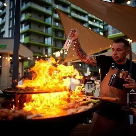 By Alezzi Prima Linie La Mare Piscina Interioara Si Exterioara