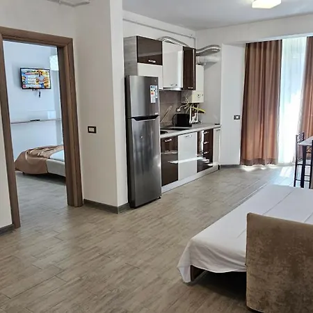 By Alezzi Prima Linie La Mare Piscina Interioara Si Exterioara *