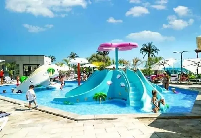 By Alezzi Prima Linie La Mare Piscina Interioara Si Exterioara * 那沃达利