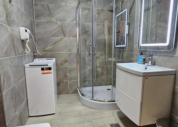 By Alezzi Prima Linie La Mare Piscina Interioara Si Exterioara * 那沃达利