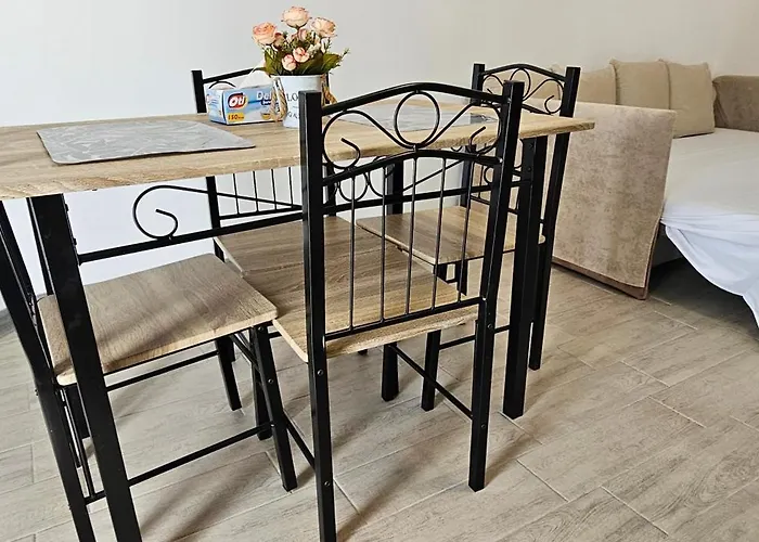 By Alezzi Prima Linie La Mare Piscina Interioara Si Exterioara