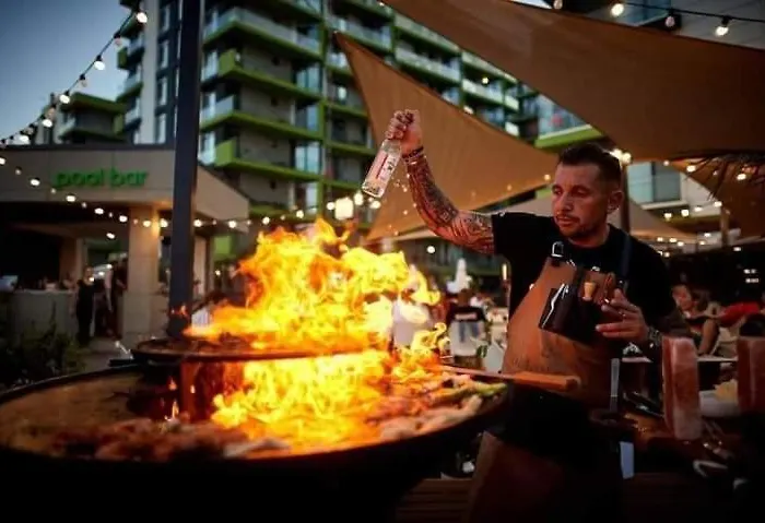 By Alezzi Prima Linie La Mare Piscina Interioara Si Exterioara