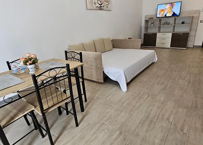 By Alezzi Prima Linie La Mare Piscina Interioara Si Exterioara 公寓