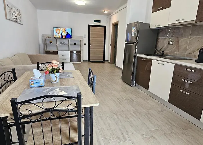 By Alezzi Prima Linie La Mare Piscina Interioara Si Exterioara *