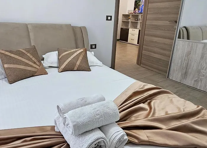 By Alezzi Prima Linie La Mare Piscina Interioara Si Exterioara *